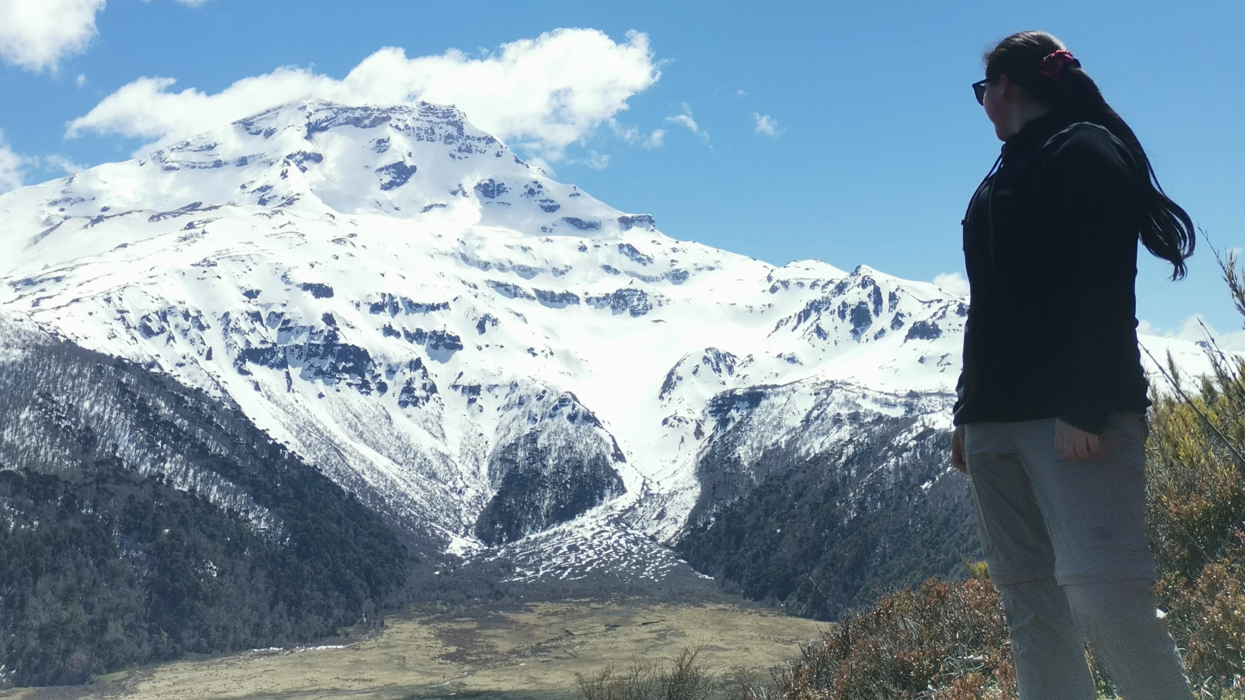 Volcán tolhuaca desde mirador laguna blanca